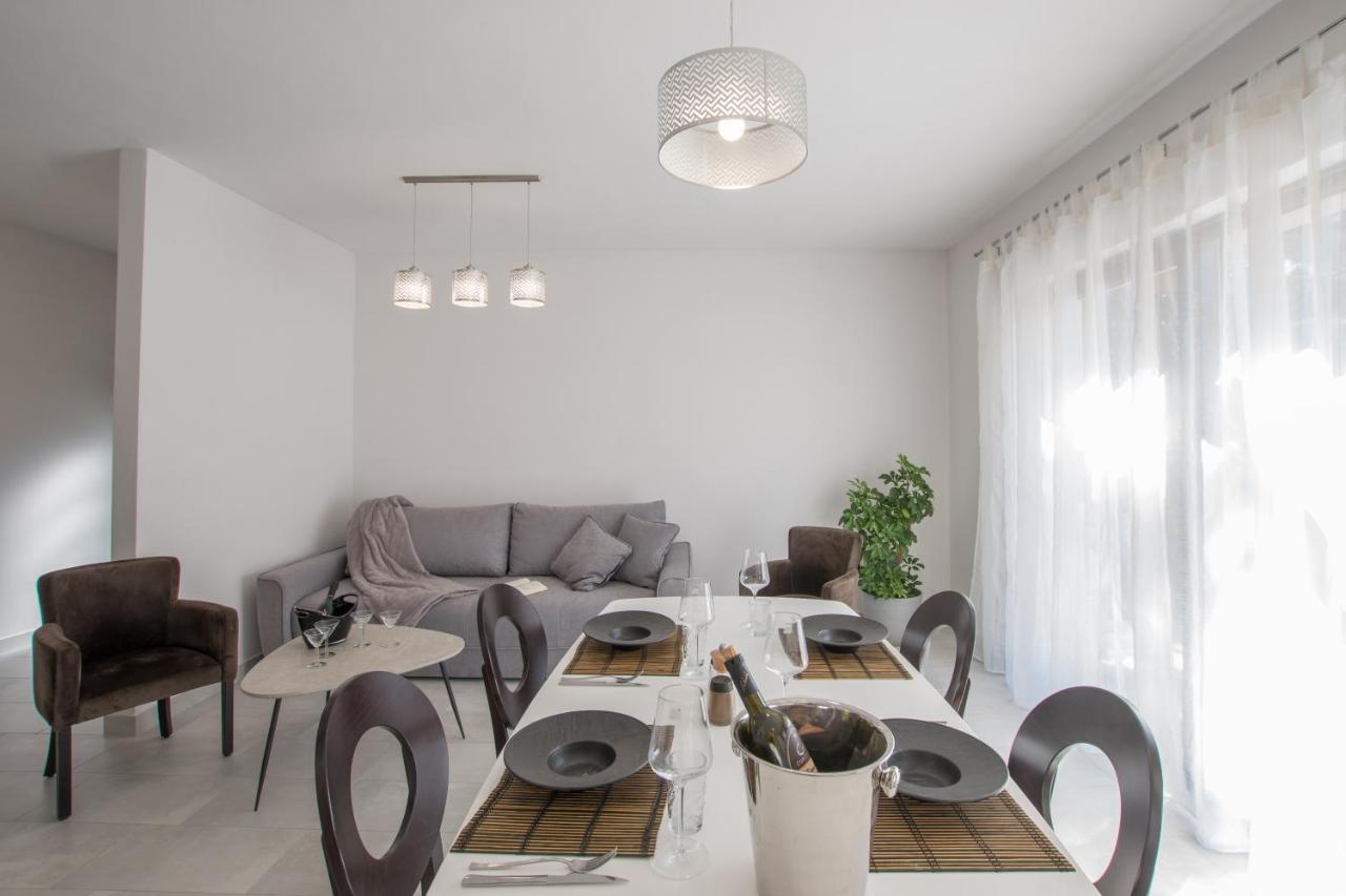 Apartmani Noa I Natali Kaldanija Exterior photo