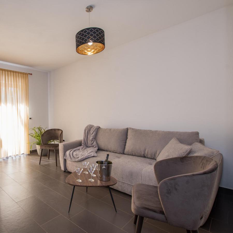 Apartmani Noa I Natali Kaldanija Exterior photo